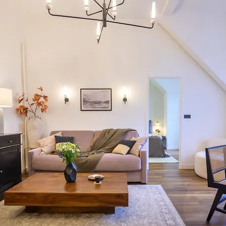 Daire Balcon Champs Elysees