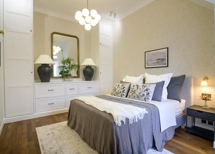 Daire Balcon Champs Elysees Paris