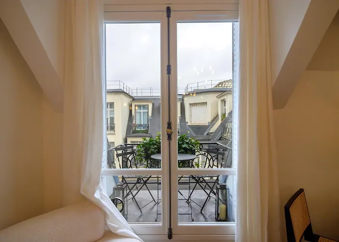 Balcon Champs Elysees * Paris