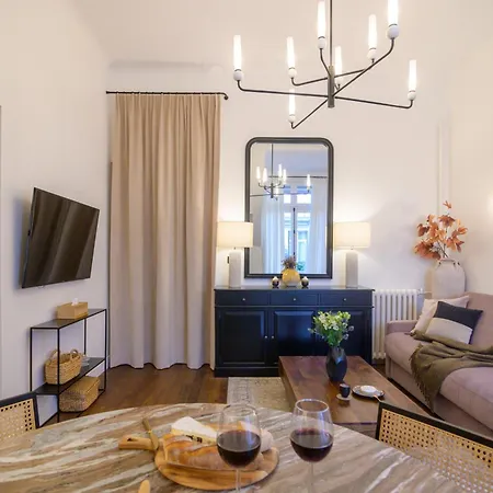 Balcon Champs Elysees Apartment