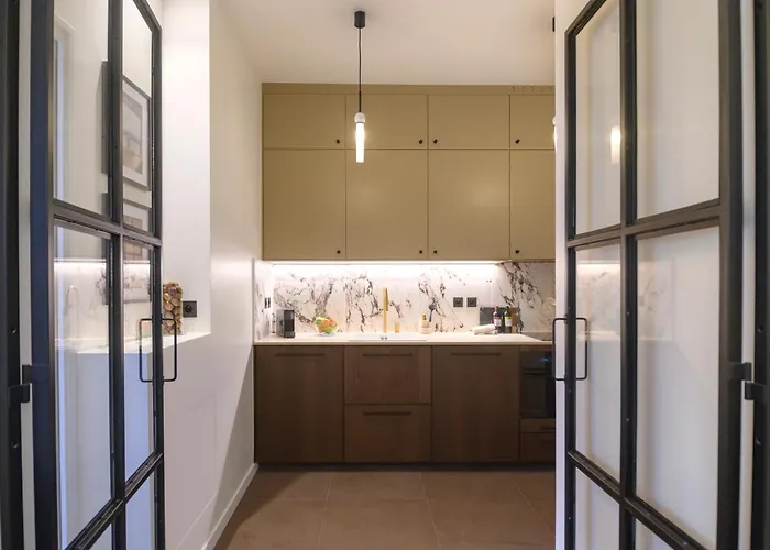 Apartment Balcon Champs Elysees Paris
