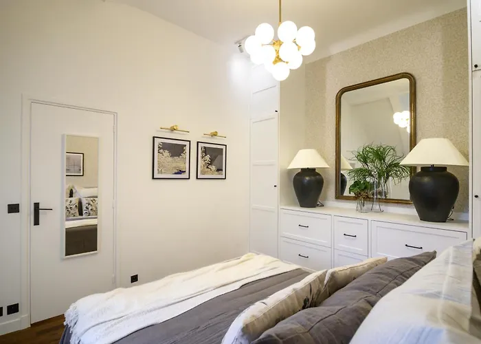 Apartament Balcon Champs Elysees Paryż